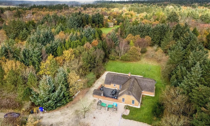 Øby Cottage | Spacious 6-Bedroom Family Retreat in Ulfborg