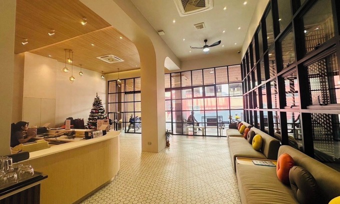 Khlong San Hotel | Top-Rated 14 Sathorn Hotel with Breakfast & Family Amenities