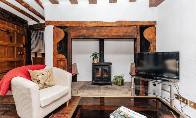 Henley-on-Thames Cottage | Unique 1400Cottage Stay with Spa and Family Amenities