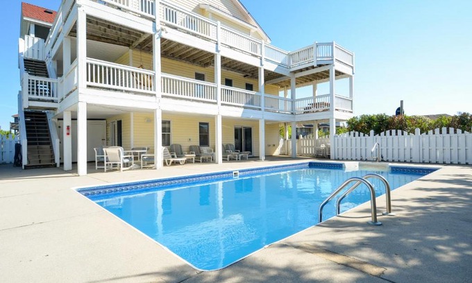 Whalehead Beach House | Relax at Infinit Shores - 4-Star Family Retreat with Pool