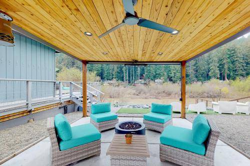 Monte Rio House | Spacious 3-Bedroom House for 6 Guests with Kitchen & Pets