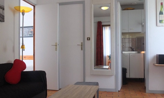 Gujan-Mestras Ski Chalet | Inviting Maisonnette with Pool and Pet-Friendly Amenities