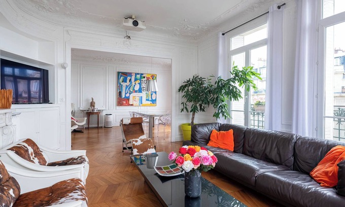 Faubourg Saint-Germain Apartment | Elegant 3-Bedroom Retreat with Eiffel Tower View