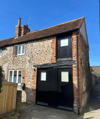 Alfriston House | Historic Rose Cottage in Alfriston - Highly Rated Stay