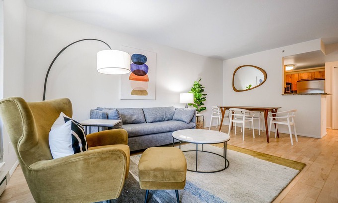 Downtown Seattle Condo | Pet Friendly Condo with Pool & Hot Tub in Prime Location