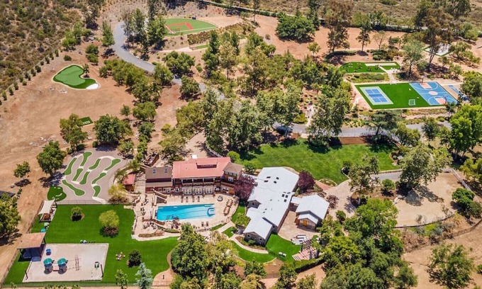 Poway House | Idyllic 15 Acre Estate in San Diego with Pool and Spa