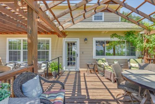 Sperry House | Family-Friendly 15-Acre Retreat Near Skiatook Lake