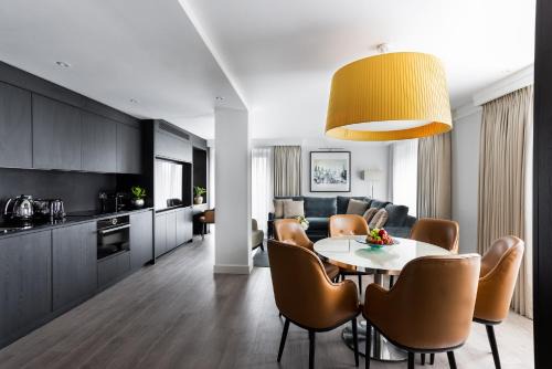 Knightsbridge Apartment | Elegant 15 Basil Street in Knightsbridge: Pet-Friendly Retreat