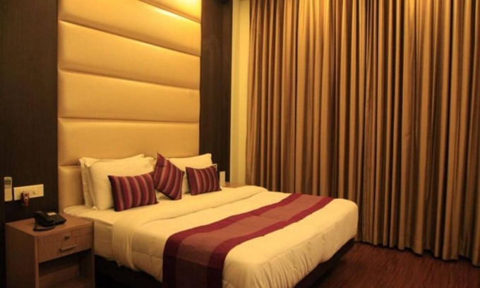 DLF City Bed & Breakfast | Charming 5-Star Bed and Breakfast for Up to 3 Guests