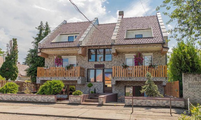 Kiskunhalas Bed & Breakfast | 5-Star Bed and Breakfast with Kitchen Amenities Awaits You