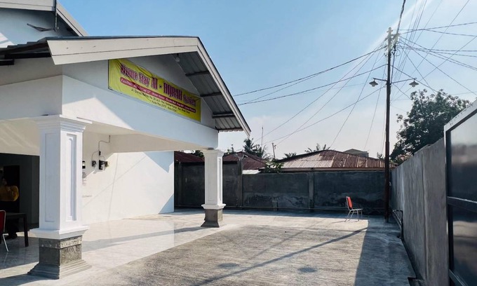 Binjai Hotel | Cozy Hotel for 3 Guests in Ideal Location