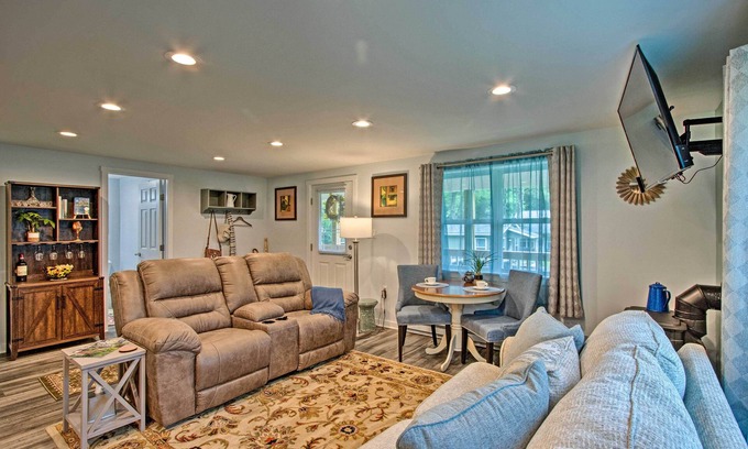 Brodheadsville Cottage | Discover 'The Overlook': Water Views & Outdoor Adventures