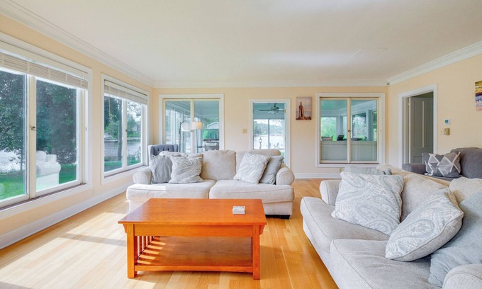 Mathews Cottage | Seaside Mathews Retreat with Breathtaking Ocean Views
