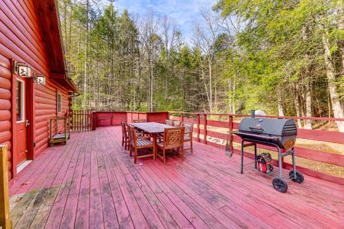 Mustoe House | 15 Mi to Snowshoe Resort Cabin with Deck and Fire Pit