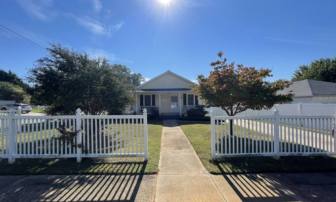 North Belmont House | Convenient Getaway: 15 Min from CLT Airport, Pet Friendly