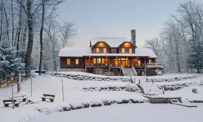 Essex County House | Discover Lux Lodge: 10/10 Rated Near Gore Skiing & More