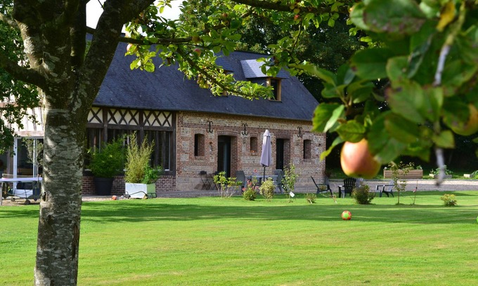 Doudeville Cottage | Cozy Retreat 15 Min from the Sea in Picturesque Normandy
