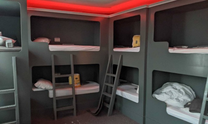 Everton Cabin | Convenient Retreat Near Anfield Stadium for 7 Guests