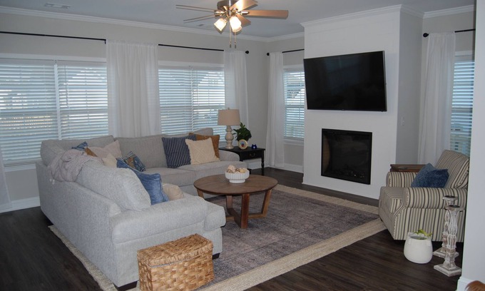 Grovetown House | Master's Ready Hotel: Ocean View, Breakfast & Family Friendly