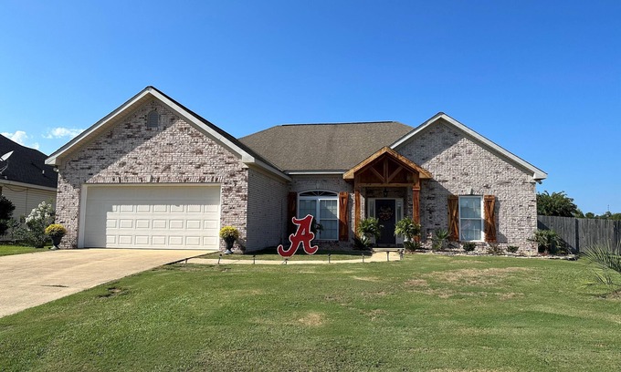 Northport House | Relaxing Getaway Near Downtown Tuscaloosa with Hot Tub