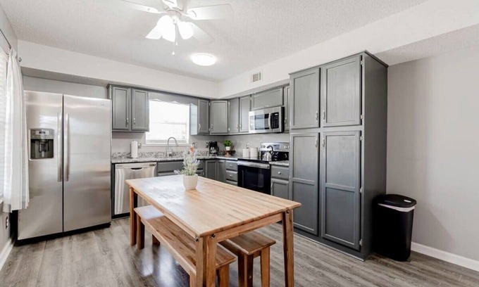 Red Bank House | Convenient Getaway Near Columbia Airport - Wynnsum Awaits!