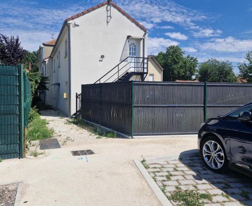 Troyes Apartment | Convenient Getaway: 15 Minutes from Downtown with Family Amenities