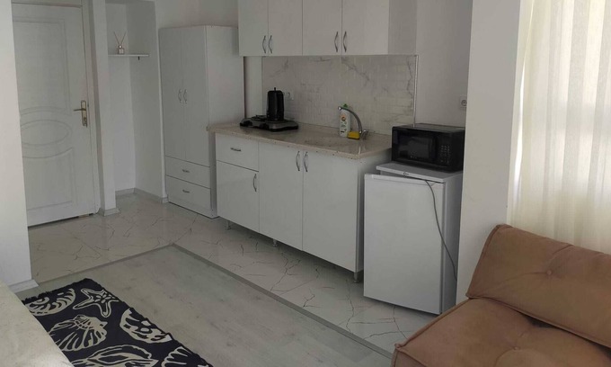Lara Apartment | Convenient Hotel Steps from Lara Beach and Near Airport