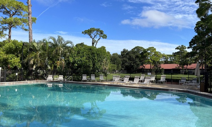 Gulf Gate Estates Villa | Convenient Access to Siesta Key Beach & Family-Friendly Pool