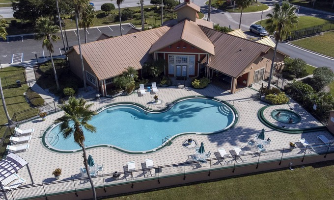 Kissimmee Condo | Convenient Family Condo Near Theme Park with Great Amenities
