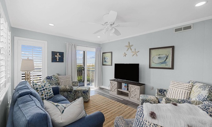 Murrells Inlet Condo | Oceanfront Corner Unit with Pool and 10/10 Guest Rating