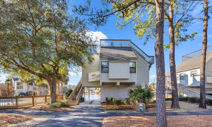 Litchfield by the Sea Condo | Inviting Poolside Villa on Litchfield's Oyster Catcher Island