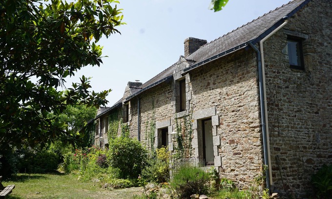 Pluvigner House | Cozy 15-Person Gîte with Spa, Near Morbihan Beaches
