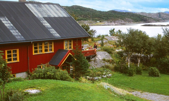 Lauvsnes House | Spacious 15-Person Holiday Home with Oceanfront Views