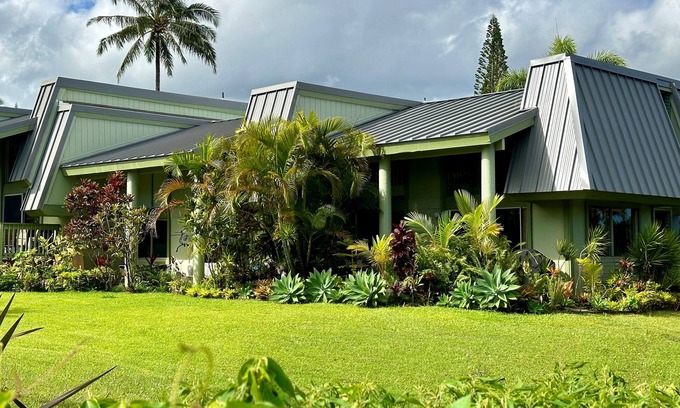 Princeville House | Family-Friendly Puamana Townhouse with Ocean Views & Pool