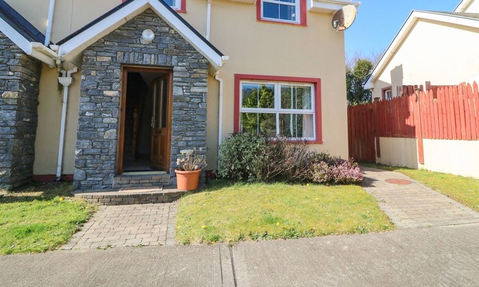 Kenmare Cottage | 15 SHEEN VIEW, family friendly in Kenmare, County Kerry