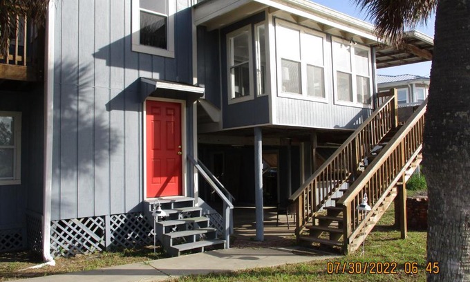 Salem House | Family-Friendly Getaway at 150 King Fisher Rd.