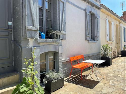 Les Sables d'Olonne House | Steps from Grande Plage: Family-Friendly 5-Room Getaway