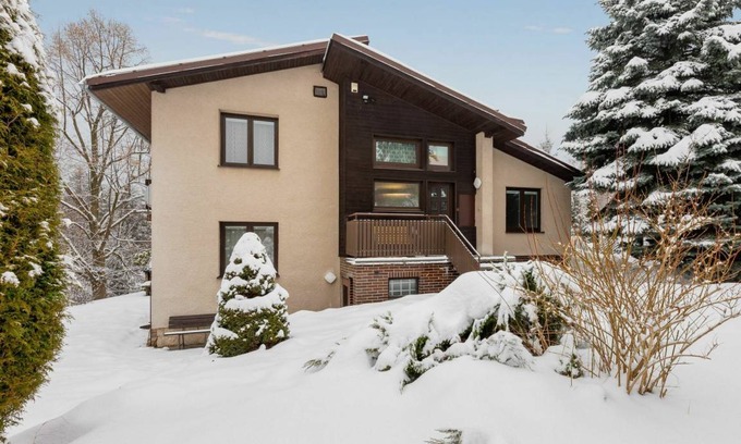 Desna Other | Spacious 4-Bedroom House with Mountain View & Pet-Friendly