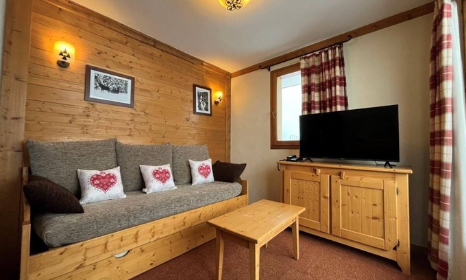 Val Cenis Apartment | Convenient Stay in Val Cenis with Pool, Spa & Balcony