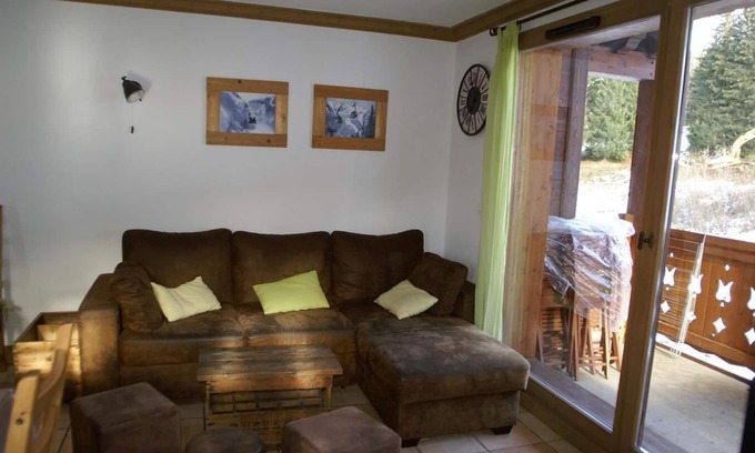Prapoutel Apartment | Cozy Retreat near Les 7 Laux with Balcony and Spa