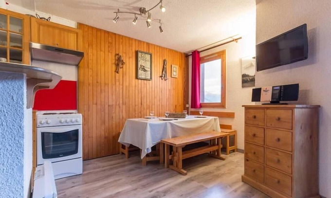 Montchavin Apartment | 150m from resort center, 1st floor, view valley, tv, ski locker, 65m², Montchavin La Plagne