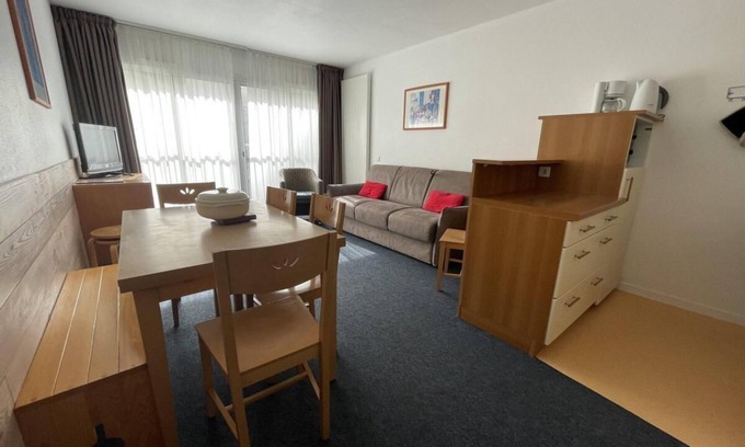 Eaux-Bonnes Apartment | 150m from ski slopes, 2nd floor, view ski slopes, fitness, swimming pool, sauna, tv, ski locker