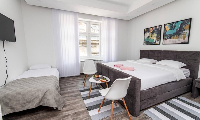Old Town Apartment | Spacious 150sqm Apartment Perfect for Group Getaways