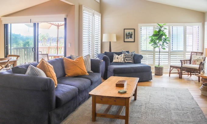 Solana Beach Apartment | Spacious 3-Bedroom Apartment with Ocean View & Pool