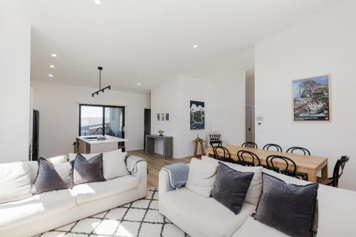 Jindabyne House | Discover 15 Jagungal: Family-Friendly Retreat Awaits