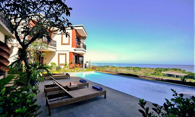 Pecatu Villa | 15BR Villa in Uluwatu: Steps from Topan Beach Escape