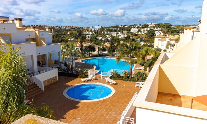 Urbanizacao dos Calicos House | Experience Comfort Near Albufeira Old Town with Free WiFi