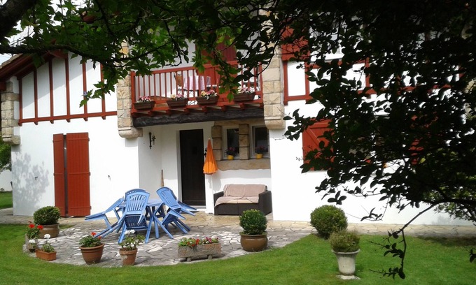 Ciboure Apartment | Relaxing Apartment in Basque Villa: Walk to the Beach