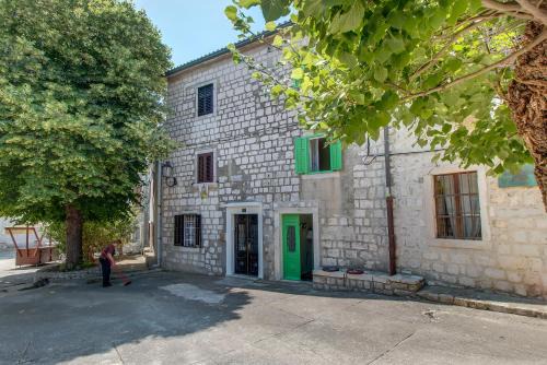 Mali Losinj Apartment | Historic 15th Century House in Osor with Ocean Views