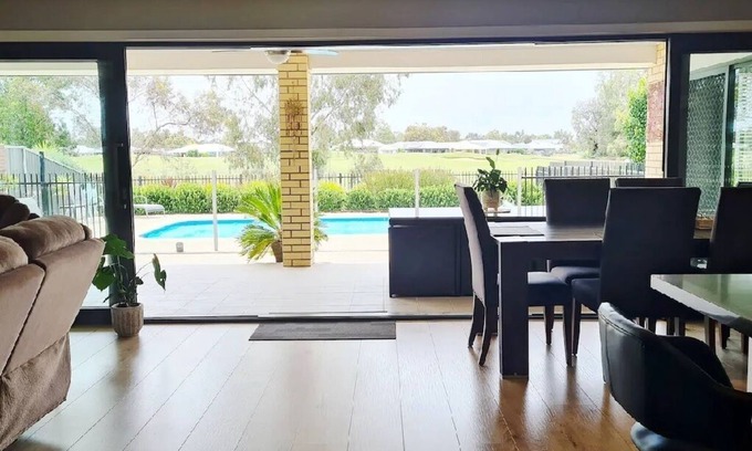 Yarrawonga House | Experience 15th on the Fairway, Yarrawonga - Family Retreat